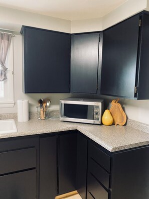 Private kitchen - Charming 2-BR, no cleaning fees, cozy fireplace (Plains)