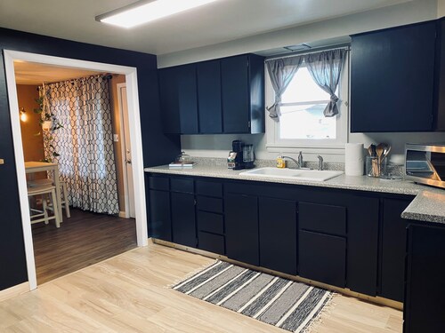 Charming 2-BR, no cleaning fees, cozy fireplace