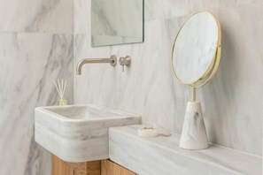 Hair dryer, towels - Anafiotika Hideaway  Historic Athens Center (Athens)