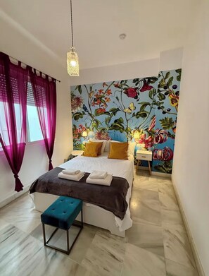3 bedrooms, iron/ironing board, WiFi, bed sheets - The house of flowers (Sevilla)