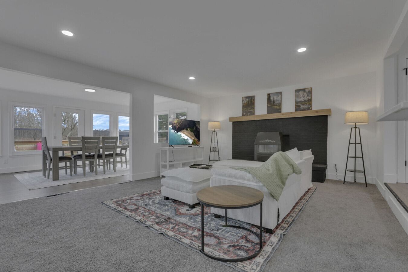 Televisie en een open haard