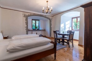 9 Schlafzimmer, Schreibtisch, kostenloses WLAN