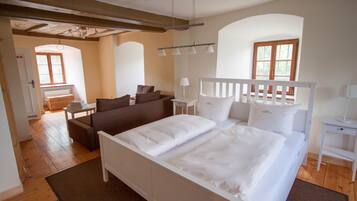 8 Schlafzimmer, Schreibtisch, kostenloses WLAN, BettwÀsche