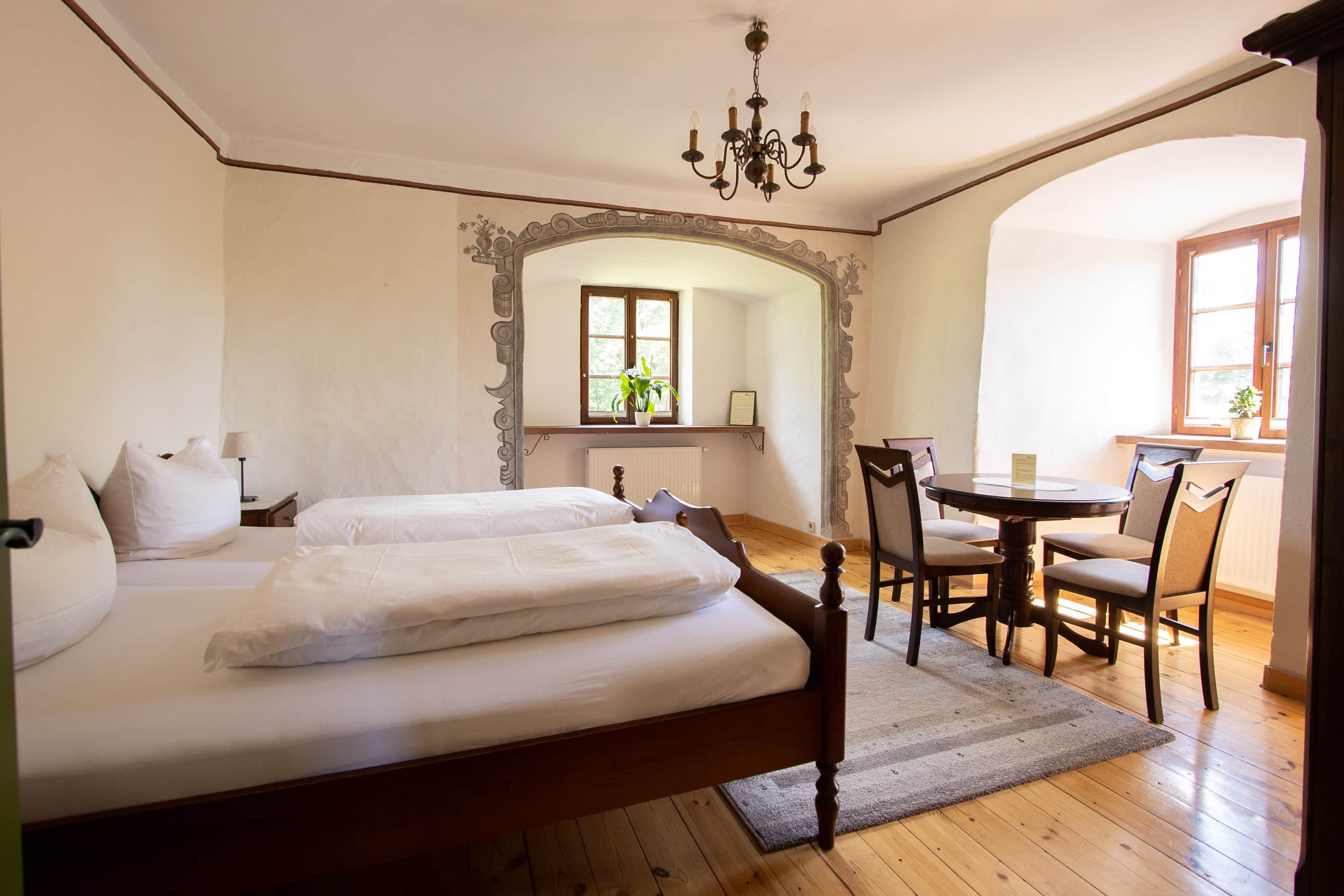 8 chambres, bureau, Wi-Fi gratuit, draps fournis