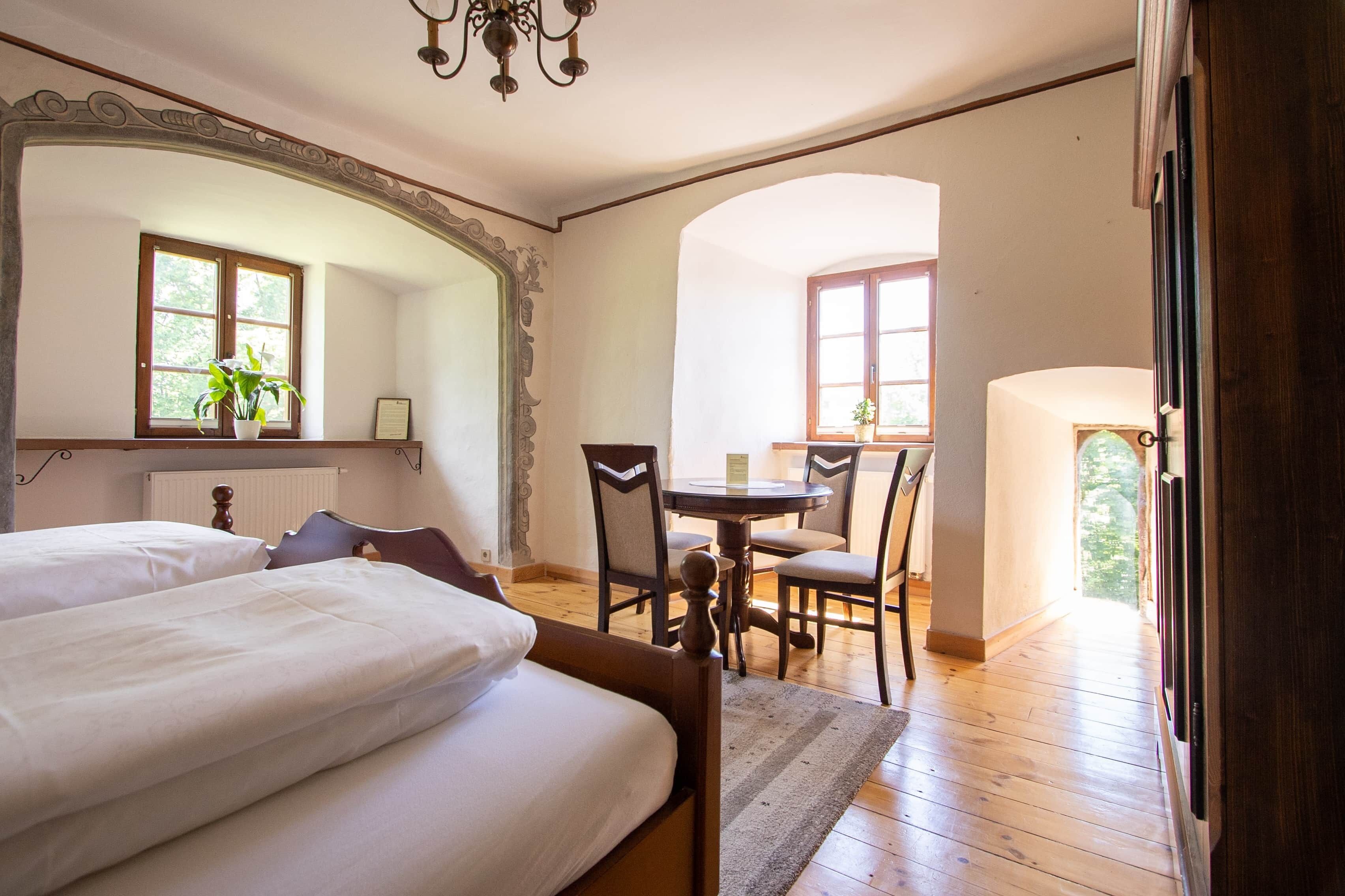 8 bedrooms, desk, free WiFi, bed sheets