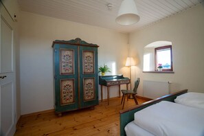 Free WiFi - Holiday apartment Burg Hohenhardt - Rooms 9 and 10 (Wiesloch)