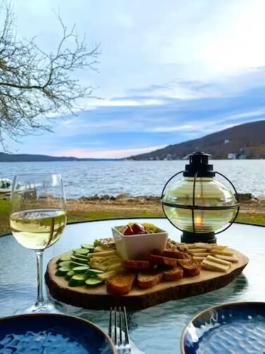 Lakefront Retreat, Front Row, Sunset Views .