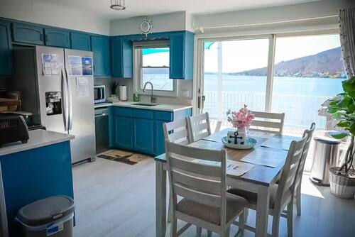 Lakefront Retreat, Front Row, Sunset Views .