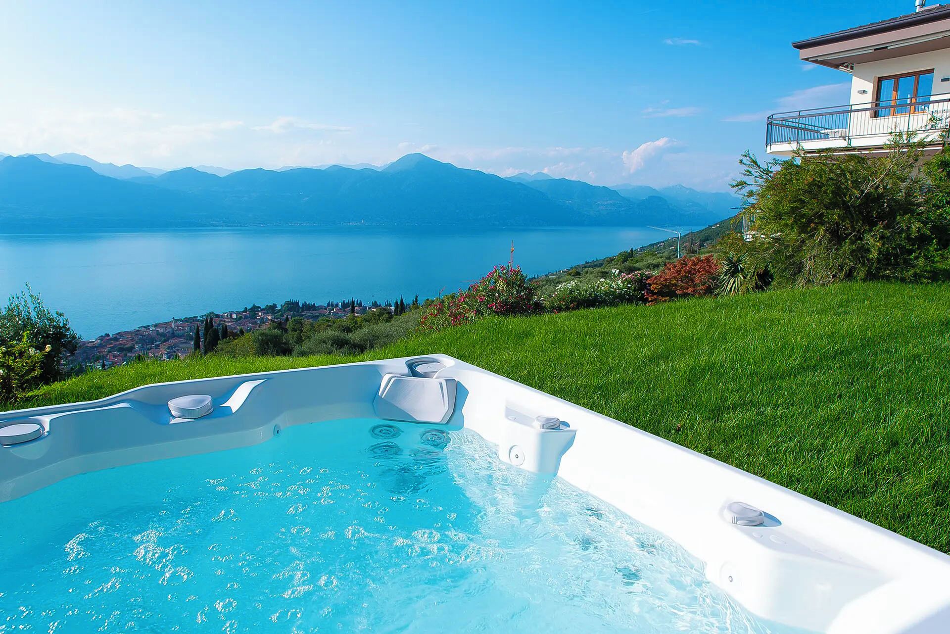 Bain à remous extérieur