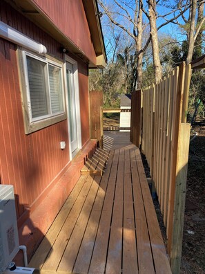 Exterior detail - Cozy studio in wonderful Decatur with refreshing AC and heat, and private deck. (Decatur)