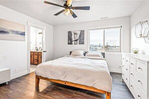 Internet, bed sheets - Beautiful 3-bedroom house in charming Bend (Bend)