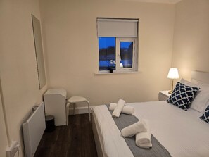 Fer et planche à repasser, accès au Wi-Fi (inclus), literie fournie