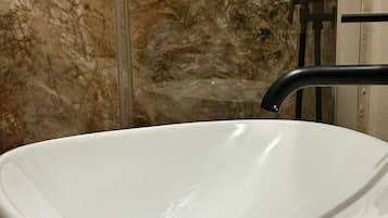 Classic Room | Bathroom