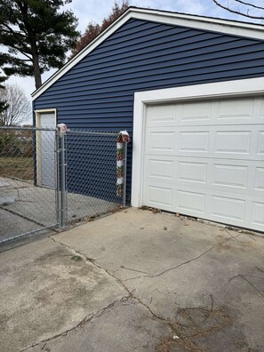 المنطقة المحيطة بالمنشأة