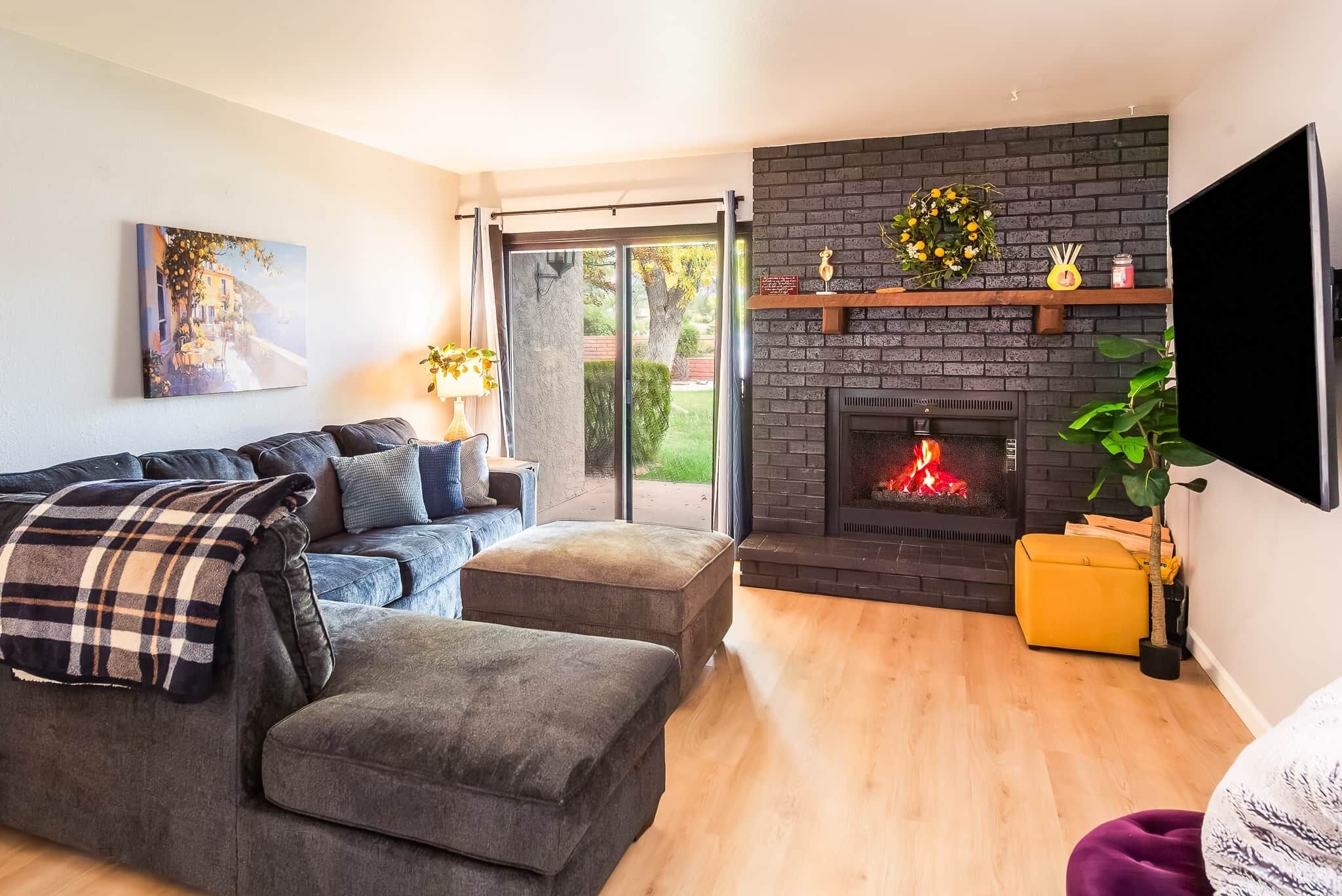 Télévision, cheminée