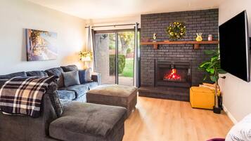 Télévision, cheminée