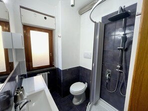 Hair dryer, towels, soap, toilet paper - Oasi Verde in Salerno, Perfectly Connected to the Most Beautiful Destinations in Campania (Salerno)