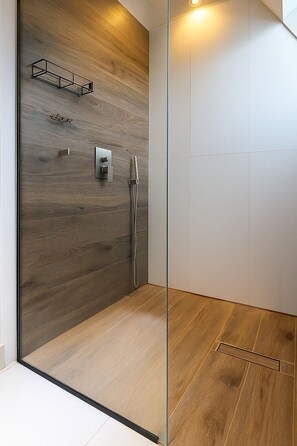 Shower, hair dryer, bidet, towels - New organic-modern 2-bedroom A-frame Cottage. 5 mins from beaches & amenities! (Buccoo)