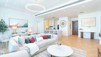 Luxury Apartment, Sea View | Living room