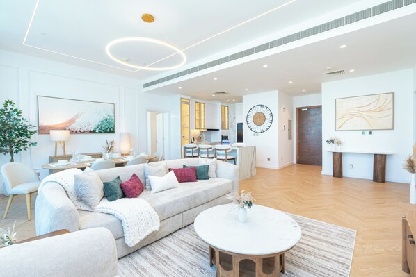 Luxury Apartment, Sea View | Living room