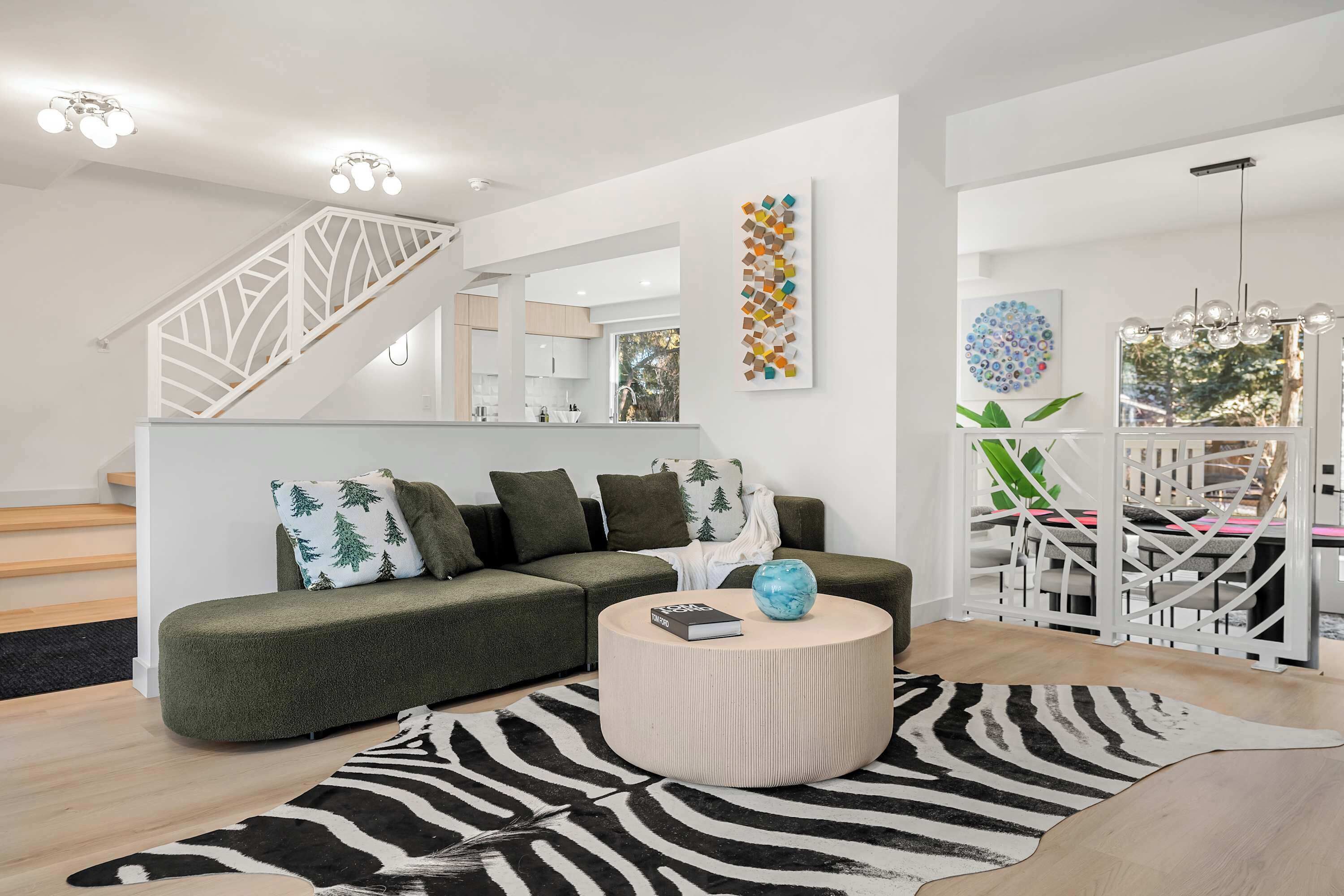 TV, lareira, escritórios