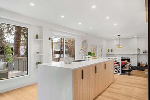 Interior - Close to All You Need, Underrated Area, King Bed (Calgary)