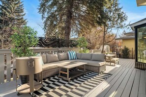 Terrace/patio - Close to All You Need, Underrated Area, King Bed (Calgary)