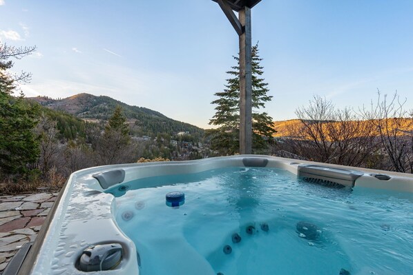 مغطس سبا خارجي