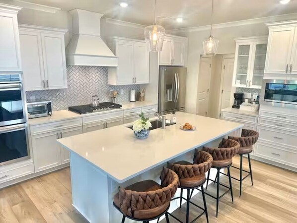 Microondas, horno, parrilla de estufa y lavavajillas 