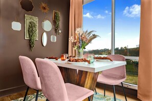 Dining - The Whiskey Wildflower, Downtown Nashville Luxe Stay + Walk to Broadway (Nashville)