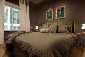 Free WiFi, bed sheets - The Whiskey Wildflower, Downtown Nashville Luxe Stay + Walk to Broadway (Nashville)