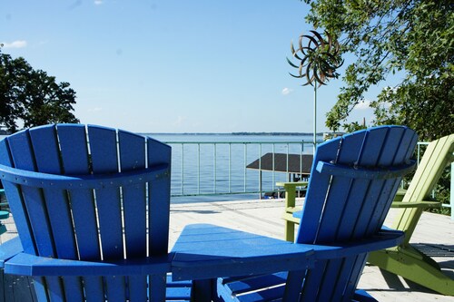 Fully furnished lake front 4-bedroom retreat @Cedar Creek Lake for relaxing stay