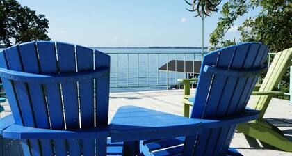 Fully furnished lake front 4-bedroom retreat @Cedar Creek Lake for relaxing stay