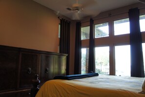 4 habitaciones, tabla de planchar con plancha, wifi y ropa de cama 