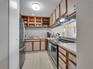 Private kitchen - Kona Retreat • Ocean View, Pool & Walk to Beach (Kailua-Kona)