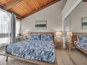 2 bedrooms, WiFi, bed sheets - Kona Retreat • Ocean View, Pool & Walk to Beach (Kailua-Kona)