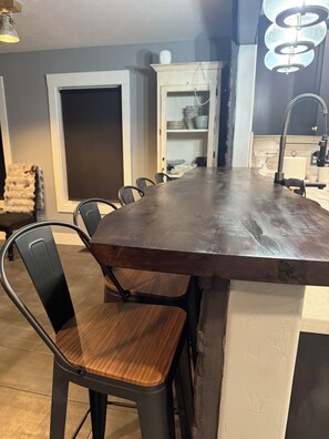 Dining - Newly renovated Ashton Farmhouse on Cave  Falls HWY. Near Yellowstone Nat. Park (Ashton)