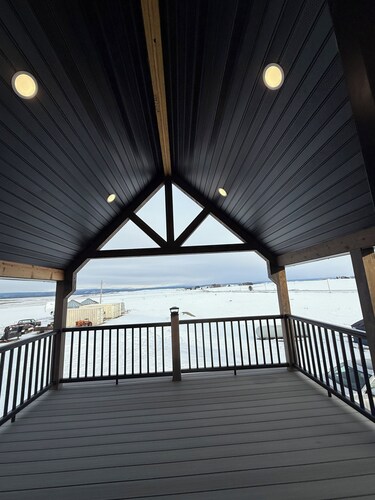 Newly renovated Ashton Farmhouse on Cave  Falls HWY. Near Yellowstone Nat. Park