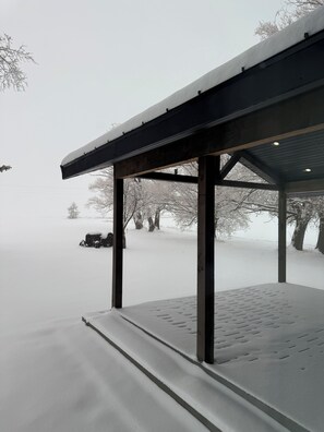 Property grounds - Newly renovated Ashton Farmhouse on Cave  Falls HWY. Near Yellowstone Nat. Park (Ashton)