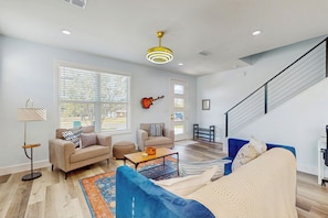 TV - Modern Living in Texas! Home 2 Blocks to Lake LBJ (Granite Shoals)