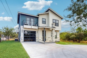 Exterior - Modern Living in Texas! Home 2 Blocks to Lake LBJ (Granite Shoals)