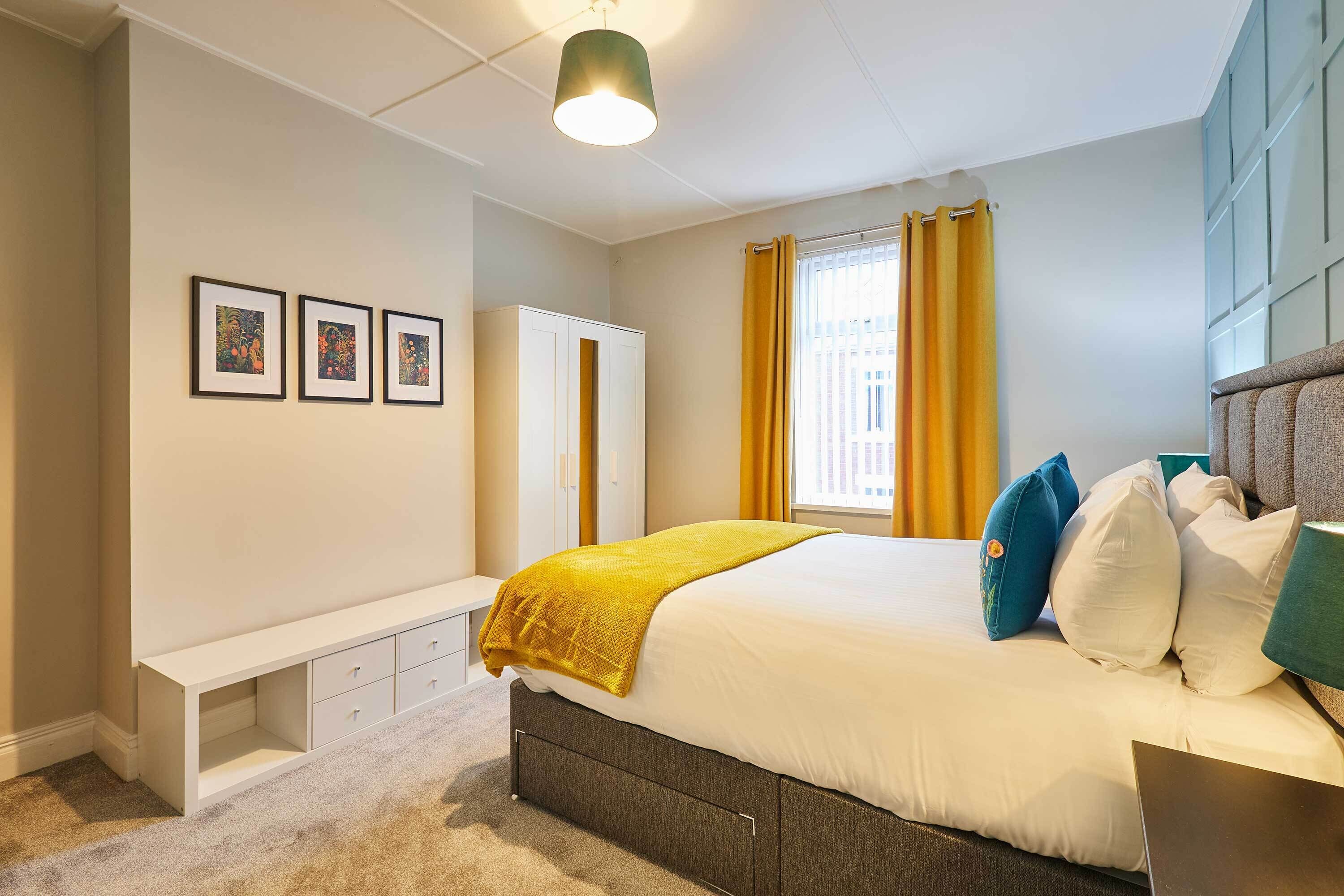 House | 3 bedrooms, desk
