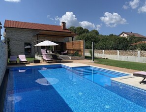 Casa | Piscina | Piscina interna, piscina externa