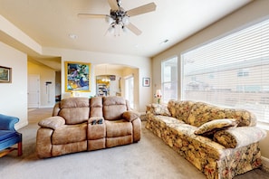 TV, fireplace, books - Mtn-View Cedar City Home: Dogs Welcome! (Cedar City)