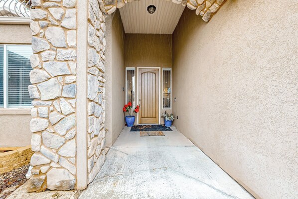 Exterior detail - Mtn-View Cedar City Home: Dogs Welcome! (Cedar City)