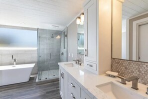 Towels, toilet paper - Bodega Bay Hideaway (Bodega Bay)
