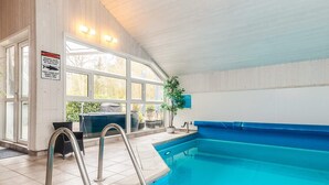 Hus | Basseng | Innendørsbasseng og utendørsbasseng