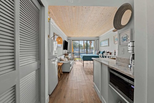 Dockside Dream-Waterfront-Boat Slip-Downtown