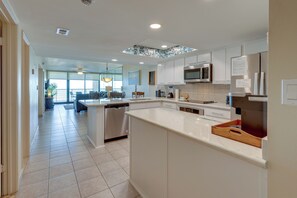 Fridge, microwave, stovetop, dishwasher - 2BR Gulf-View Resort Condo: Suntide III - Unit 607 (South Padre Island)