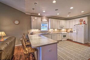 Fridge, microwave, stovetop, dishwasher - Boat Dock: Lake-View Retreat 5 Mi to Dtwn Clemson (Seneca)